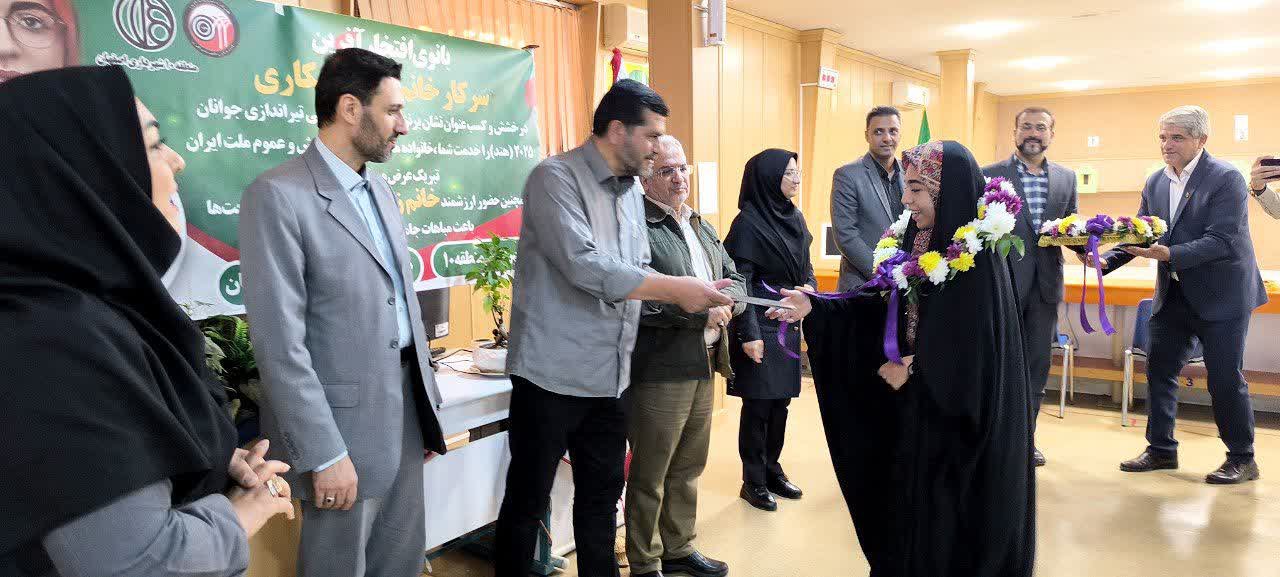 تجلیل از فاطمه و زینب شکاری خواهران ورزشکار رشته تیراندازی