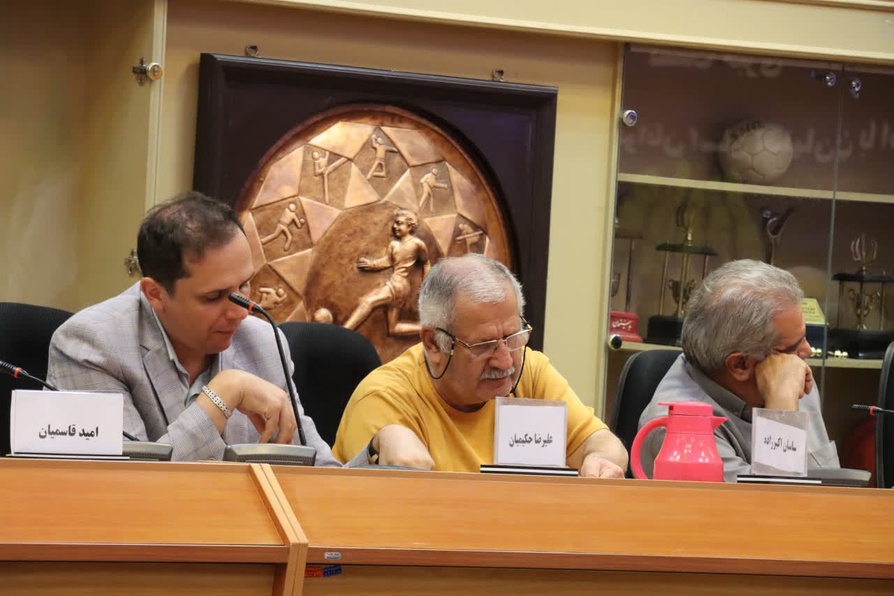 نشست خبری مدیرکل ورزش و جوانان استان اصفهان+تصاویر