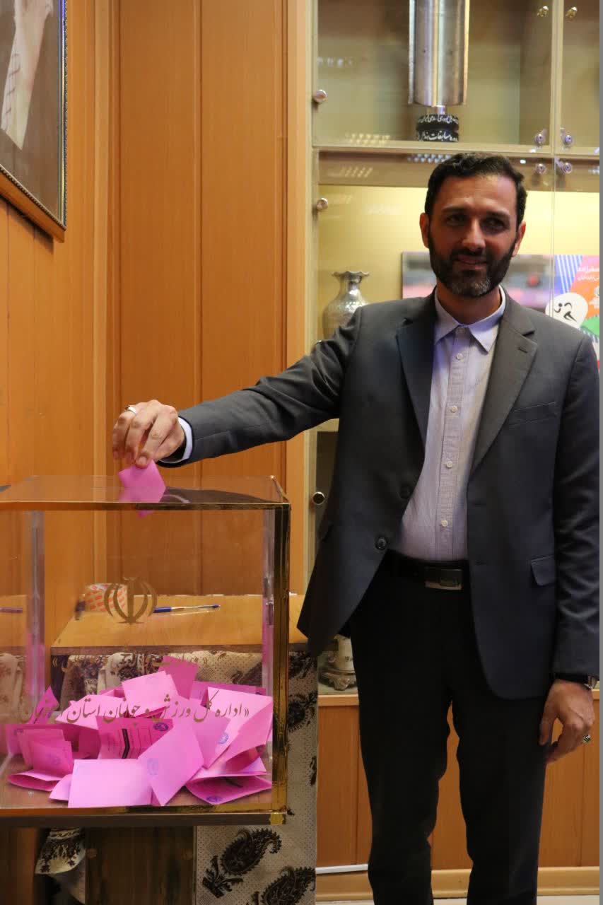 انتخاب وحید حیدریان به عنوان رئیس هیات کاراته استان اصفهان+تصاویر 