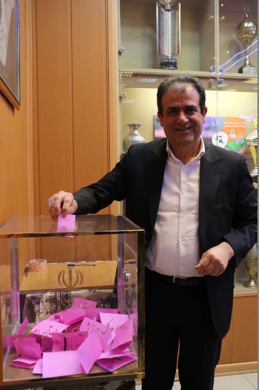 انتخاب وحید حیدریان به عنوان رئیس هیات کاراته استان اصفهان+تصاویر 