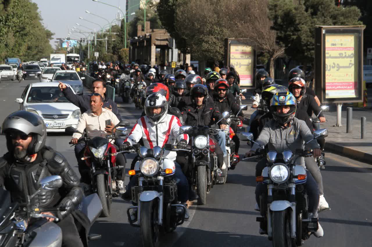 همایش رژه افتخار و میثاق