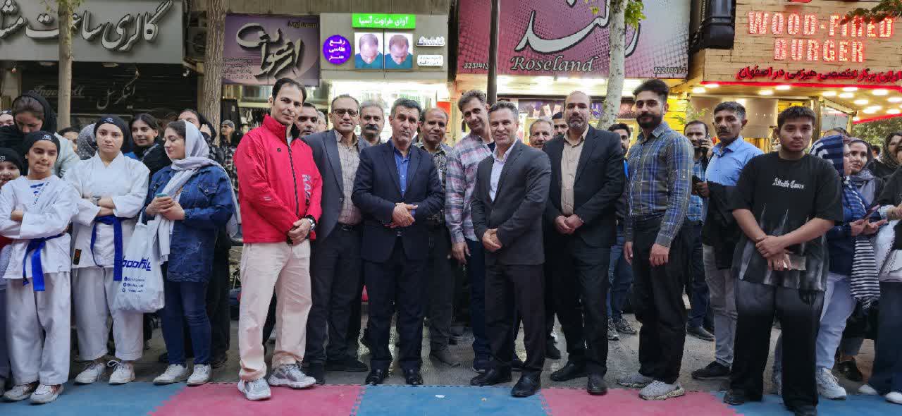 اجرای برنامه‌های فرهنگی ورزشی در گذر چهارباغ+تصاویر