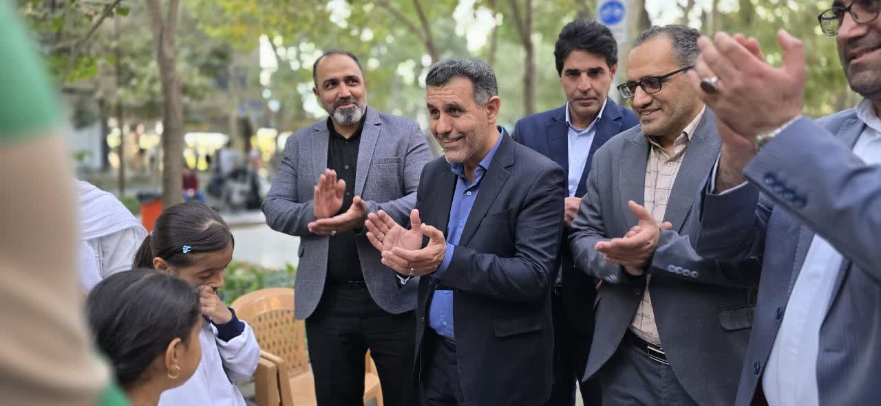 اجرای برنامه‌های فرهنگی ورزشی در گذر چهارباغ+تصاویر