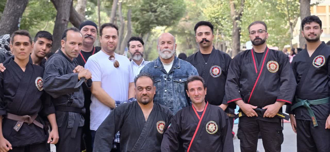 اجرای برنامه‌های فرهنگی ورزشی در گذر چهارباغ+تصاویر