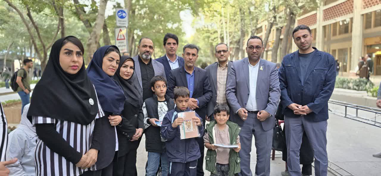 اجرای برنامه‌های فرهنگی ورزشی در گذر چهارباغ+تصاویر