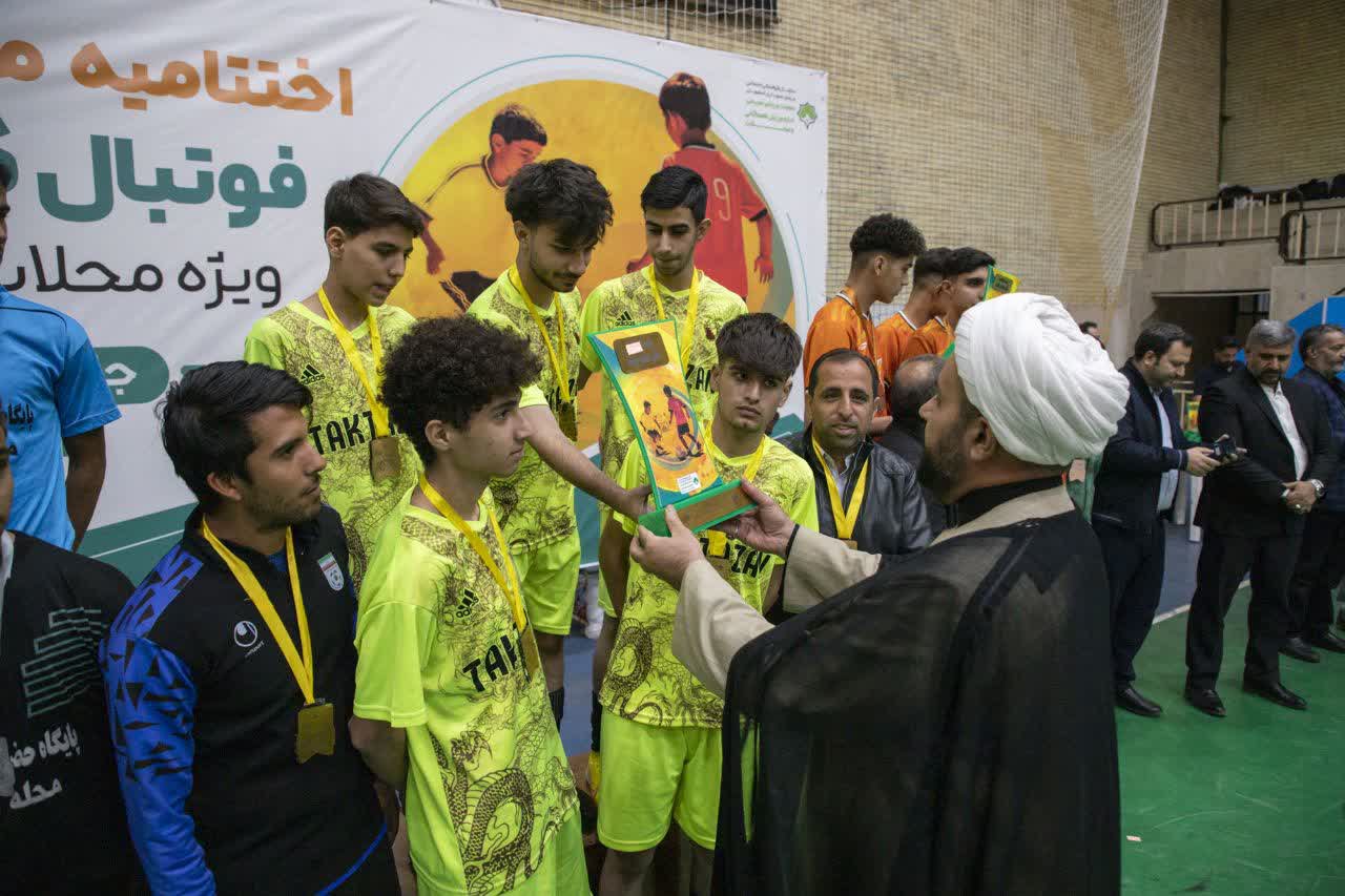 معرفی تیمهای قهرمان مسابقات فوتبال گل کوچک اصفهان+تصاویر معرفی تیمهای قهرمان مسابقات فوتبال گل کوچک اصفهان+تصاویر