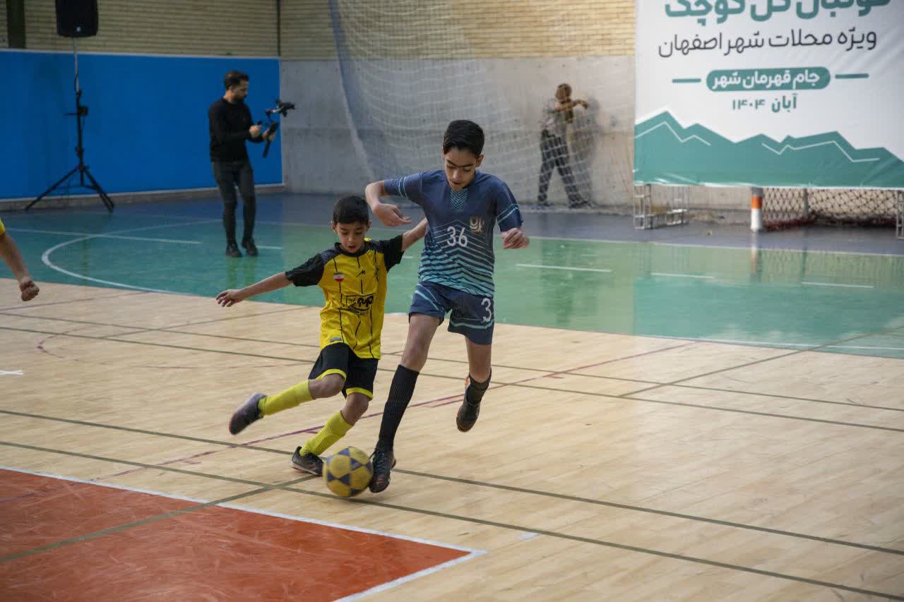 معرفی تیمهای قهرمان مسابقات فوتبال گل کوچک اصفهان+تصاویر معرفی تیمهای قهرمان مسابقات فوتبال گل کوچک اصفهان+تصاویر