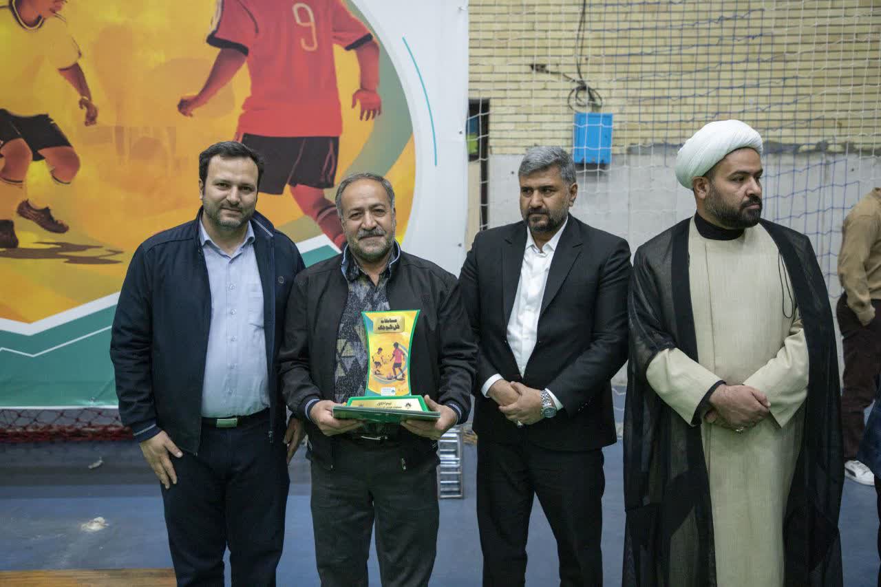 معرفی تیمهای قهرمان مسابقات فوتبال گل کوچک اصفهان+تصاویر معرفی تیمهای قهرمان مسابقات فوتبال گل کوچک اصفهان+تصاویر