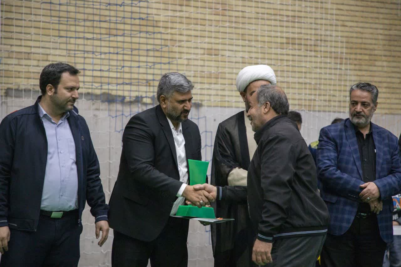 معرفی تیمهای قهرمان مسابقات فوتبال گل کوچک اصفهان+تصاویر معرفی تیمهای قهرمان مسابقات فوتبال گل کوچک اصفهان+تصاویر