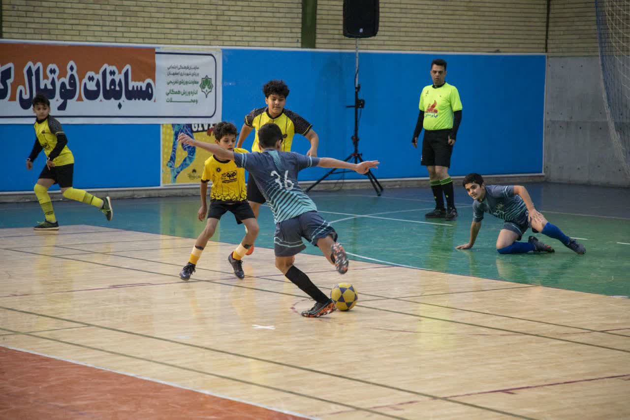 معرفی تیمهای قهرمان مسابقات فوتبال گل کوچک اصفهان+تصاویر معرفی تیمهای قهرمان مسابقات فوتبال گل کوچک اصفهان+تصاویر