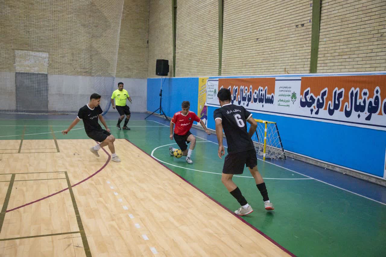 معرفی تیمهای قهرمان مسابقات فوتبال گل کوچک اصفهان+تصاویر معرفی تیمهای قهرمان مسابقات فوتبال گل کوچک اصفهان+تصاویر