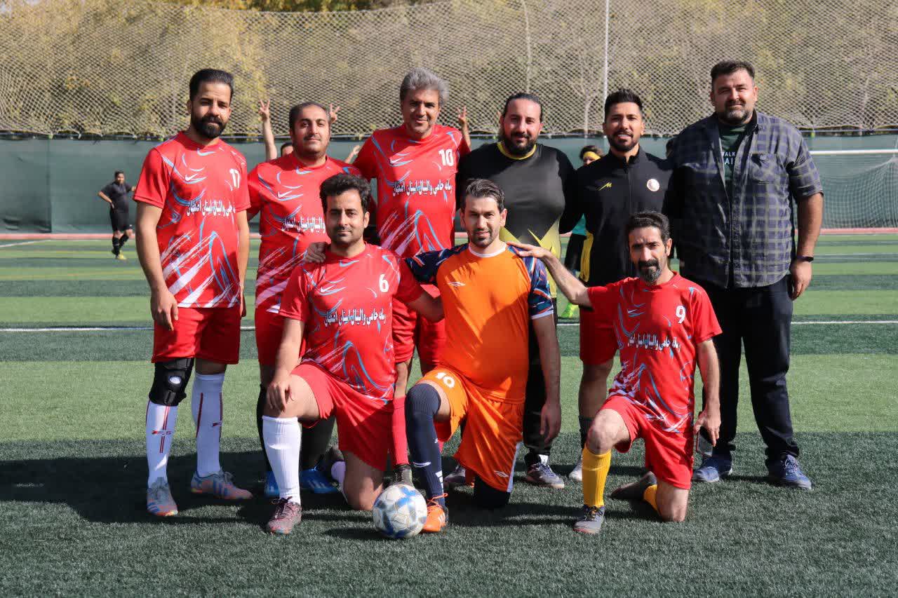 پایگاه خبری ذرهبین ورزش صدرنشین شد+ تصاویر پایگاه خبری ذرهبین ورزش صدرنشین شد+ تصاویر