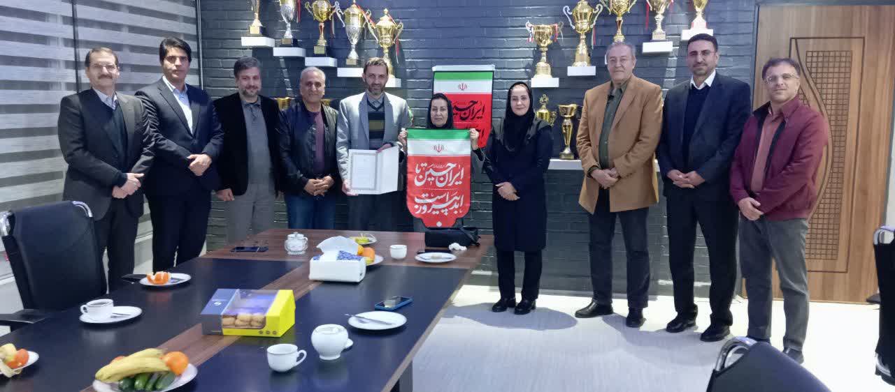 تجلیل از مریم آچاک پیشکسوت و ورزشکار افتخارآفرین شمشیربازی در اصفهان تجلیل از مریم آچاک پیشکسوت و ورزشکار افتخارآفرین شمشیربازی در اصفهان