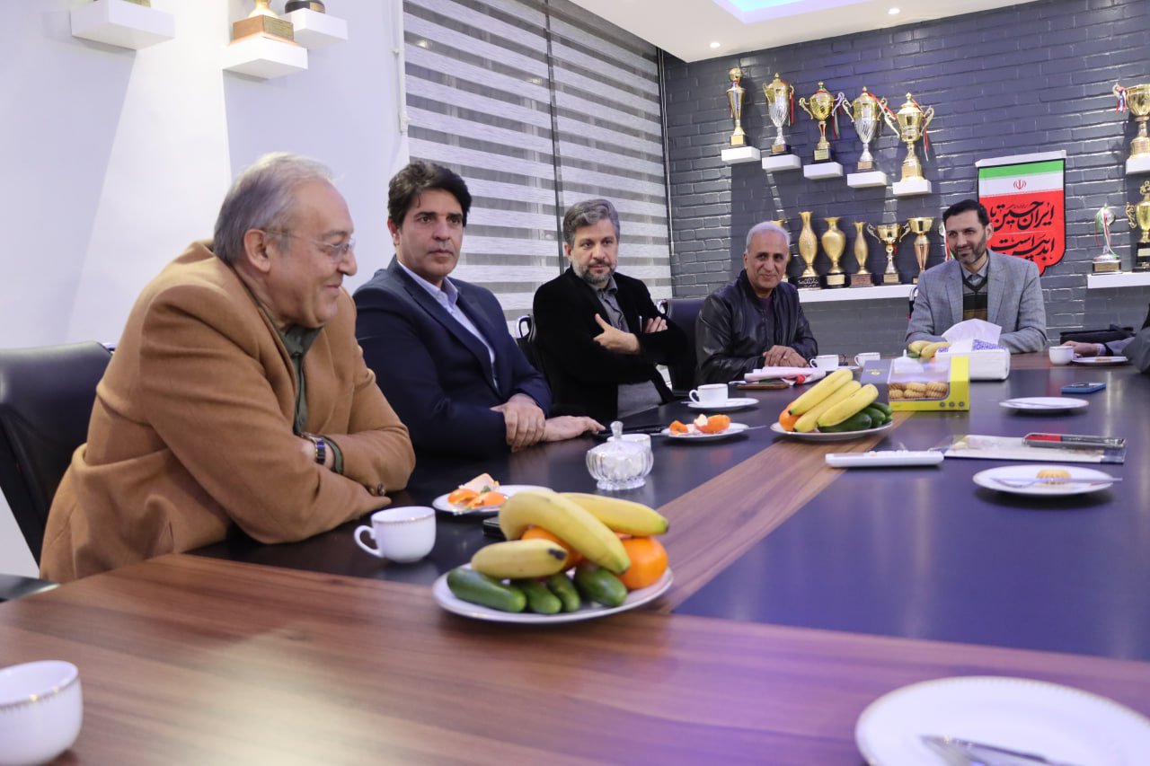 تجلیل از مریم آچاک پیشکسوت و ورزشکار افتخارآفرین شمشیربازی در اصفهان