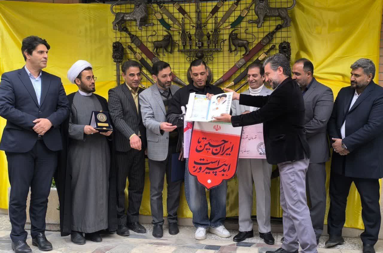 تجلیل از قهرمان جهانی اورال فیزیک، علیرضا شهشهانی در اصفهان+تصاویر