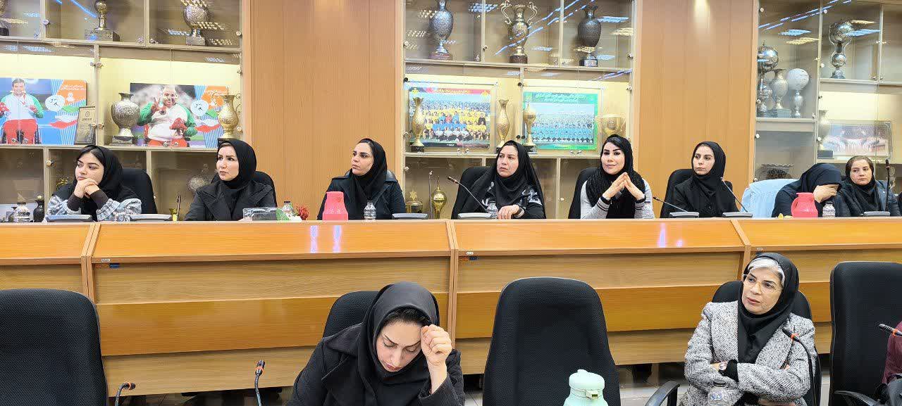 نشست نواب رئیسان هیأت‌های ورزشی استان اصفهان با محوریت آموزش و ارتقای حکمرانی ورزشی+تصاویر