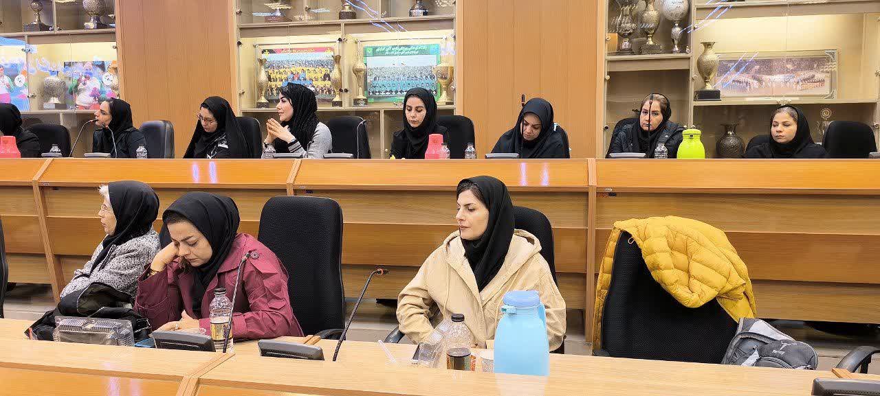 نشست نواب رئیسان هیأت‌های ورزشی استان اصفهان با محوریت آموزش و ارتقای حکمرانی ورزشی+تصاویر