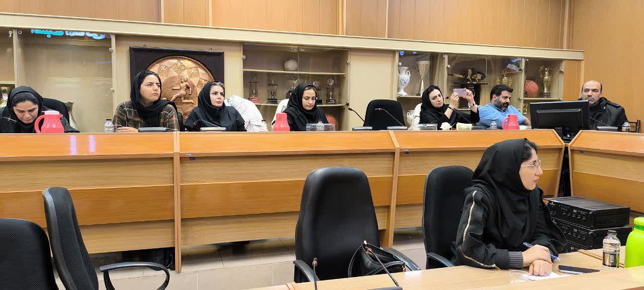 نشست نواب رئیسان هیأت‌های ورزشی استان اصفهان با محوریت آموزش و ارتقای حکمرانی ورزشی+تصاویر