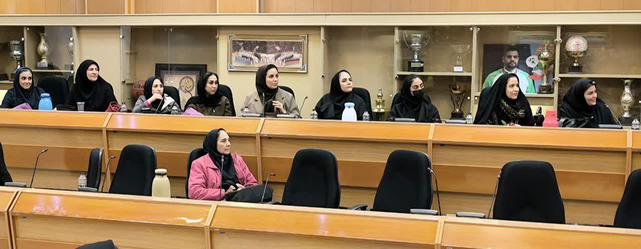 نشست نواب رئیسان هیأت‌های ورزشی استان اصفهان با محوریت آموزش و ارتقای حکمرانی ورزشی+تصاویر