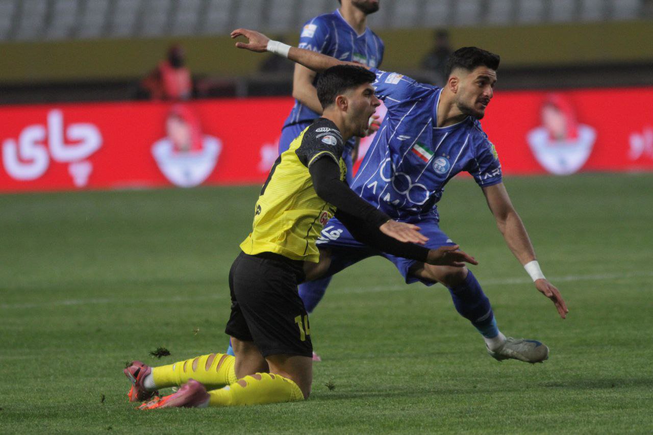  سپاهان یک–استقلال تهران2/پیروزی آبی‌ها در ثانیه‌های پایانی +تصاویر