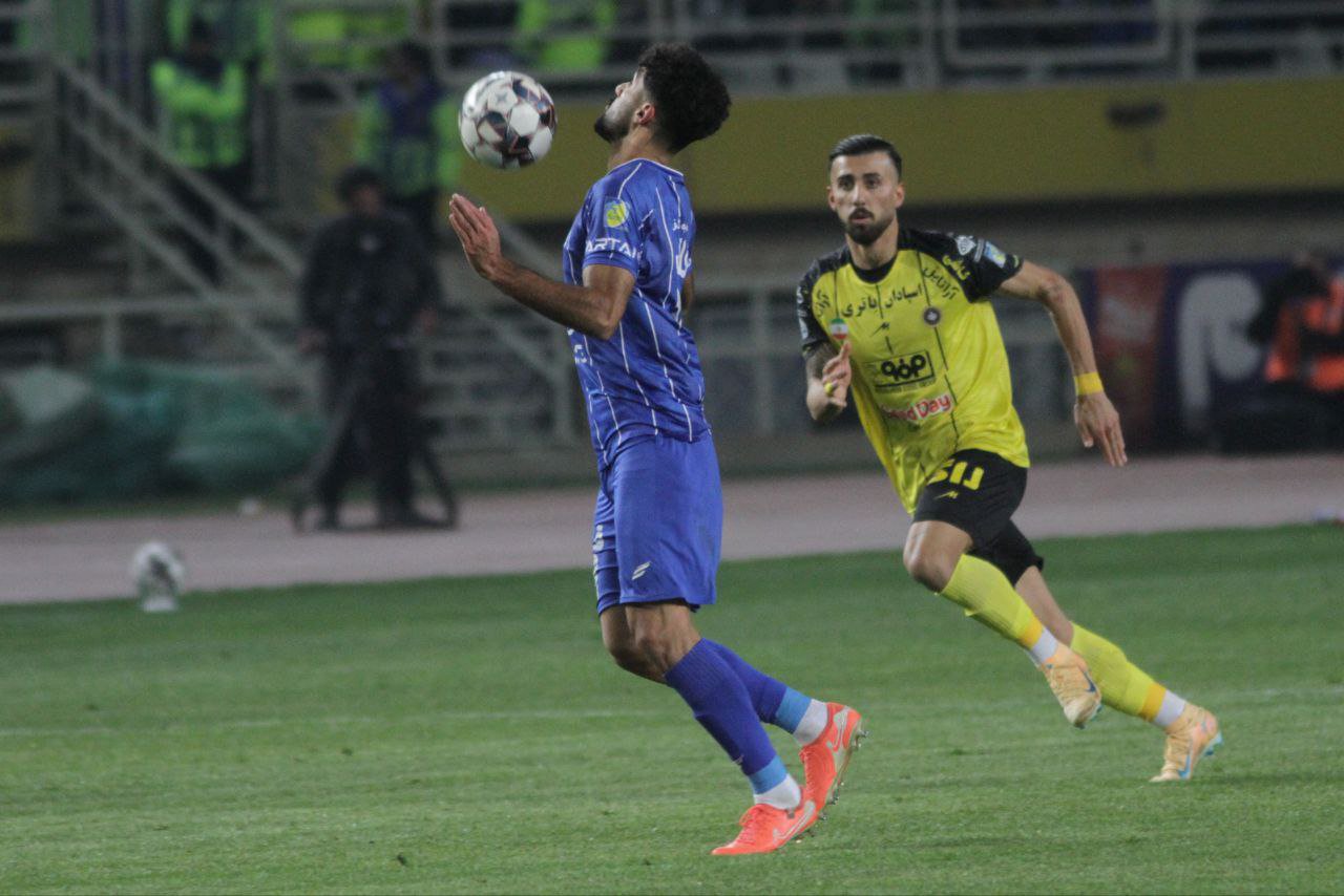  سپاهان یک–استقلال تهران2/پیروزی آبی‌ها در ثانیه‌های پایانی +تصاویر