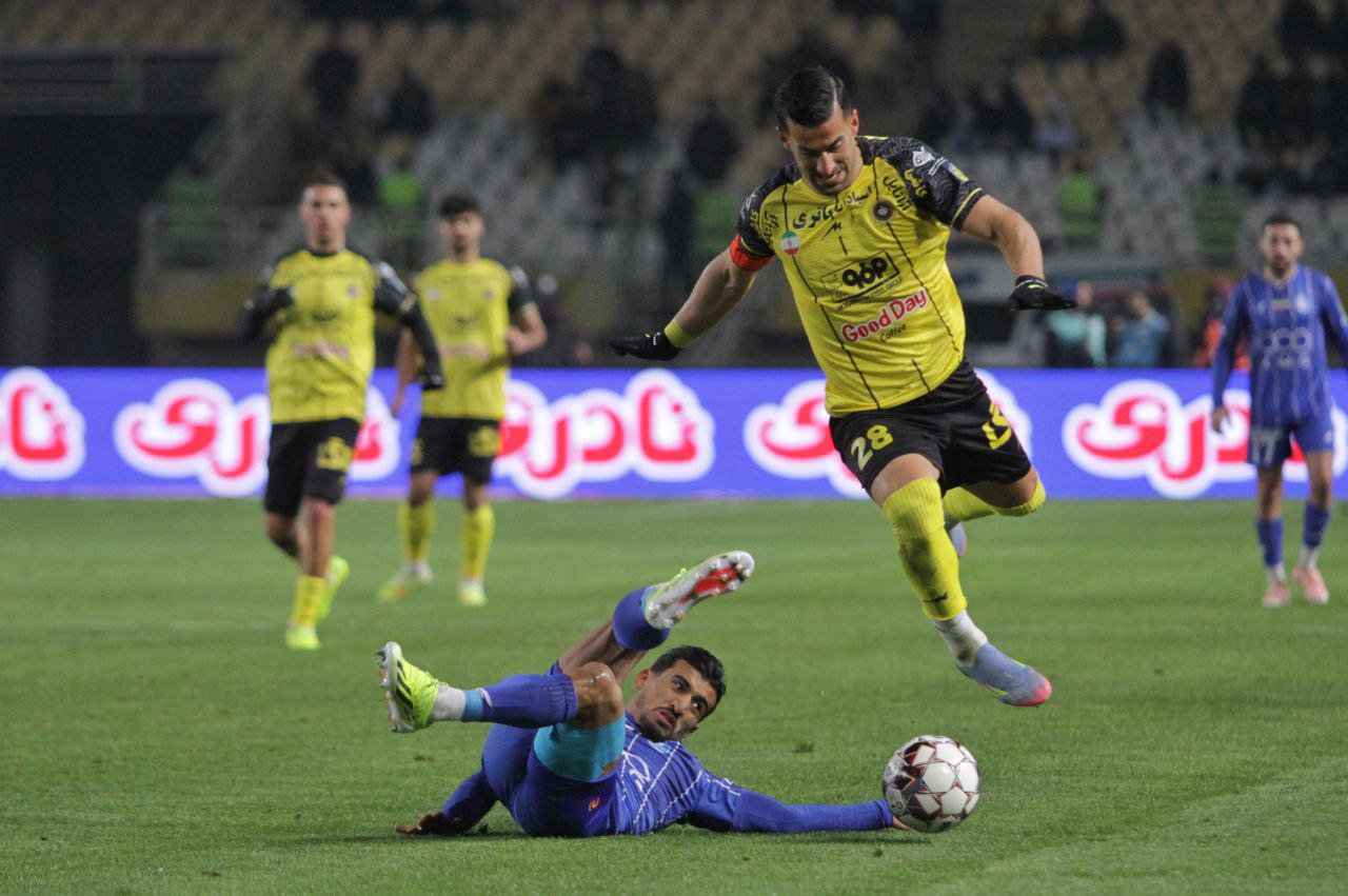  سپاهان یک–استقلال تهران2/پیروزی آبی‌ها در ثانیه‌های پایانی +تصاویر