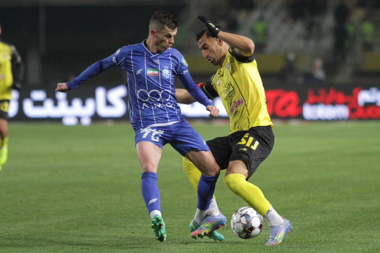  سپاهان یک–استقلال تهران2/پیروزی آبی‌ها در ثانیه‌های پایانی +تصاویر