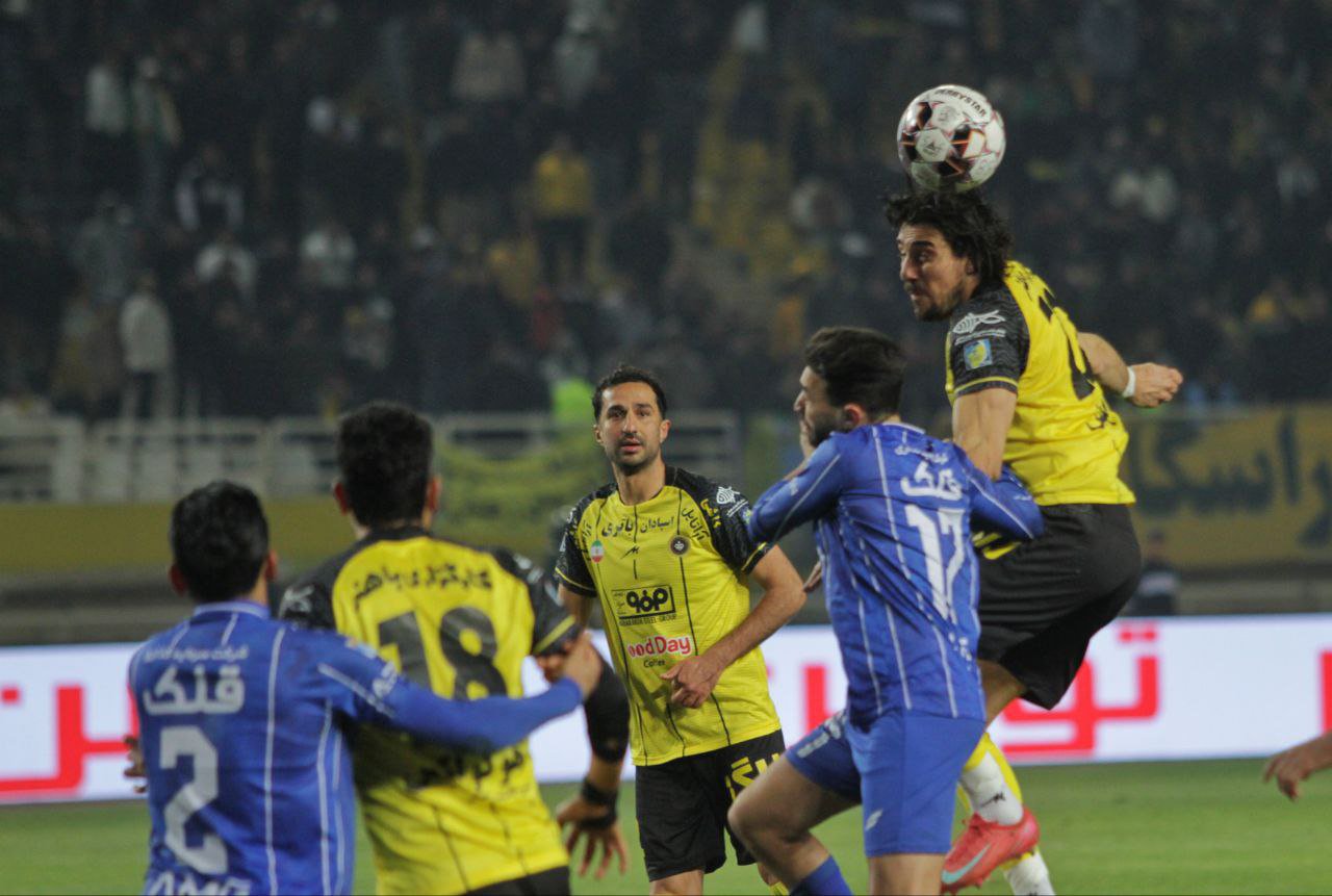  سپاهان یک–استقلال تهران2/پیروزی آبی‌ها در ثانیه‌های پایانی +تصاویر