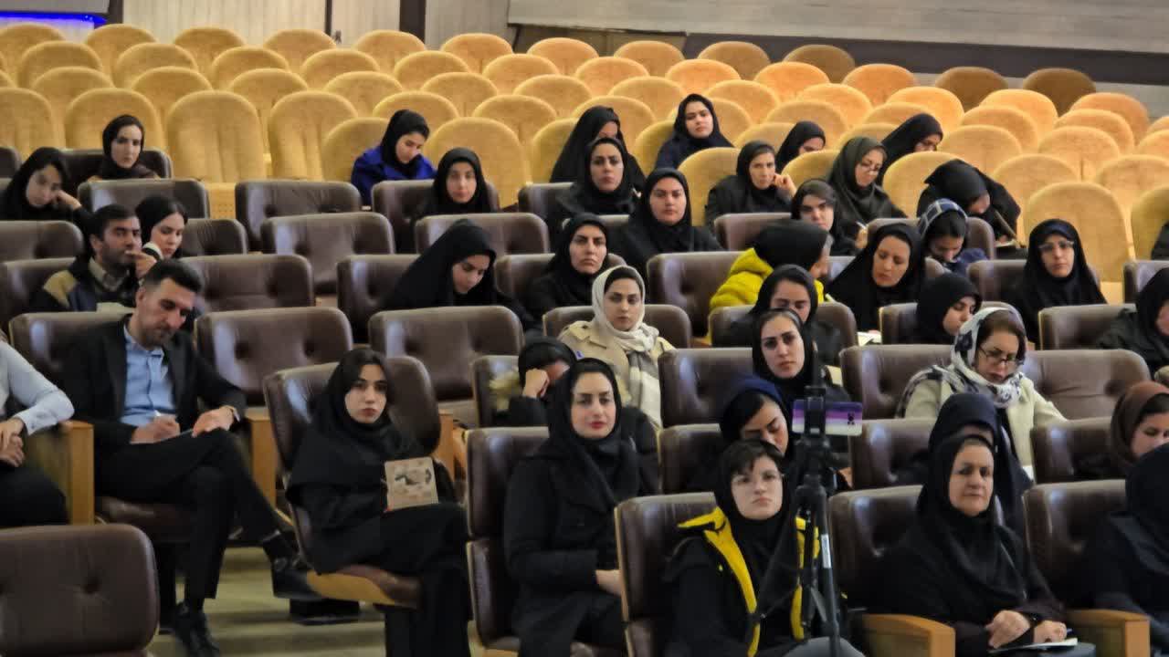 برگزاری همایش آموزشی خزانه‌داران هیات‌های ورزشی و سمن‌های جوانان استان اصفهان+تصاویر 