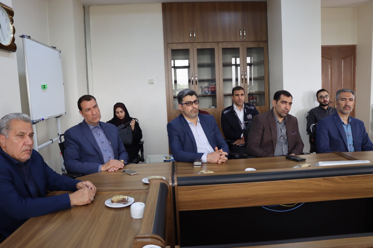 حضور ورزشی‌ها در ستاد مرکزی آتش‌نشانی به پاس جانفشانی‌های آتش‌نشانان قهرمان+تصاویر