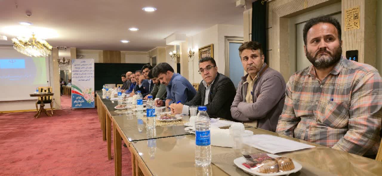 نشست تخصصی و کارگاه دانش افزایی مسئولین و کارشناسان امور باشگاه‌های استان اصفهان+تصاویر