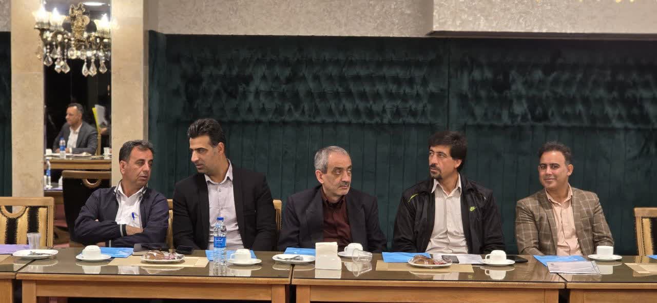 نشست تخصصی و کارگاه دانش افزایی مسئولین و کارشناسان امور باشگاه‌های استان اصفهان+تصاویر