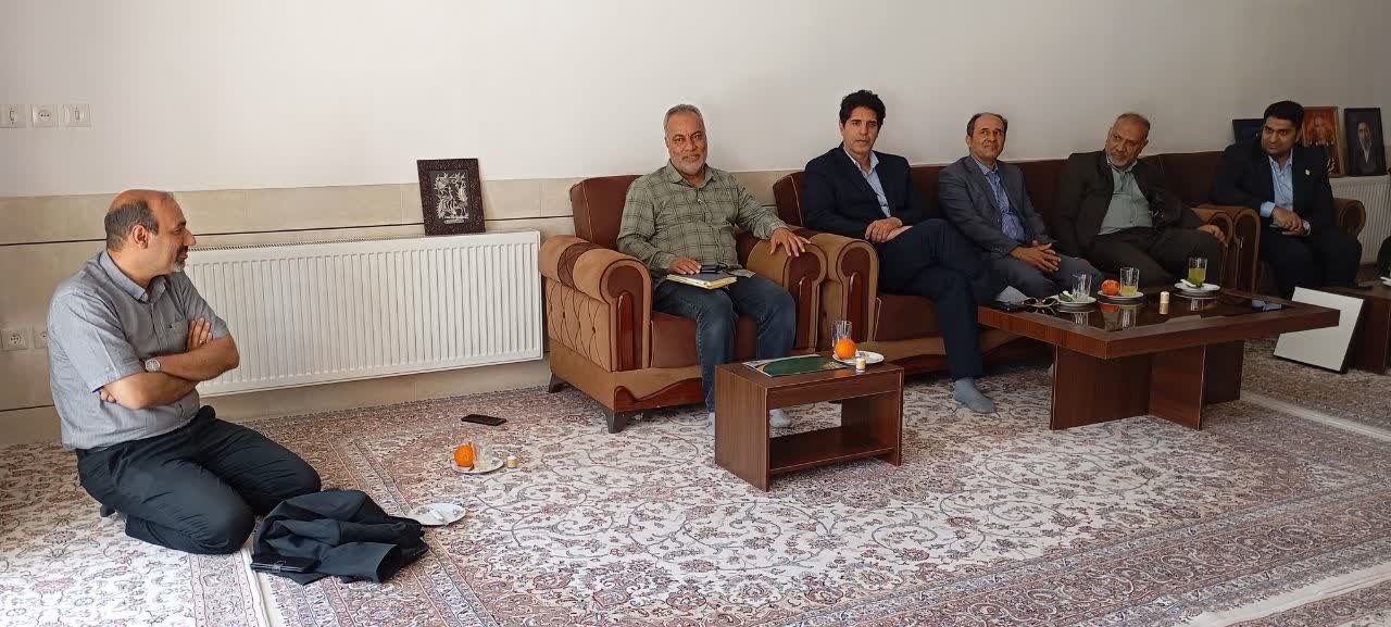 تجلیل از خانواده شهید والامقام «سردارمحسن سنایی» توسط هیات بولینگ، بیلیارد و بولس استان اصفهان
