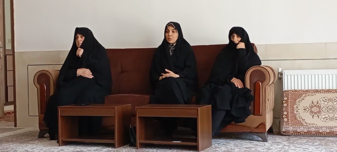تجلیل از خانواده شهید والامقام «سردارمحسن سنایی» توسط هیات بولینگ، بیلیارد و بولس استان اصفهان