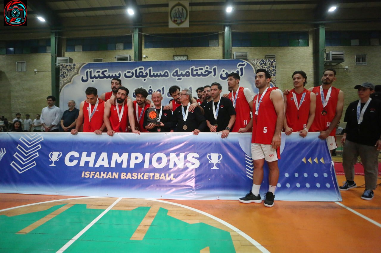  شهرداری خمینی‌شهر قهرمان شد/تجلیل از پیشکسوت بسکتبال 