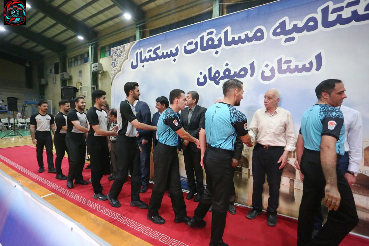  شهرداری خمینی‌شهر قهرمان شد/تجلیل از پیشکسوت بسکتبال 