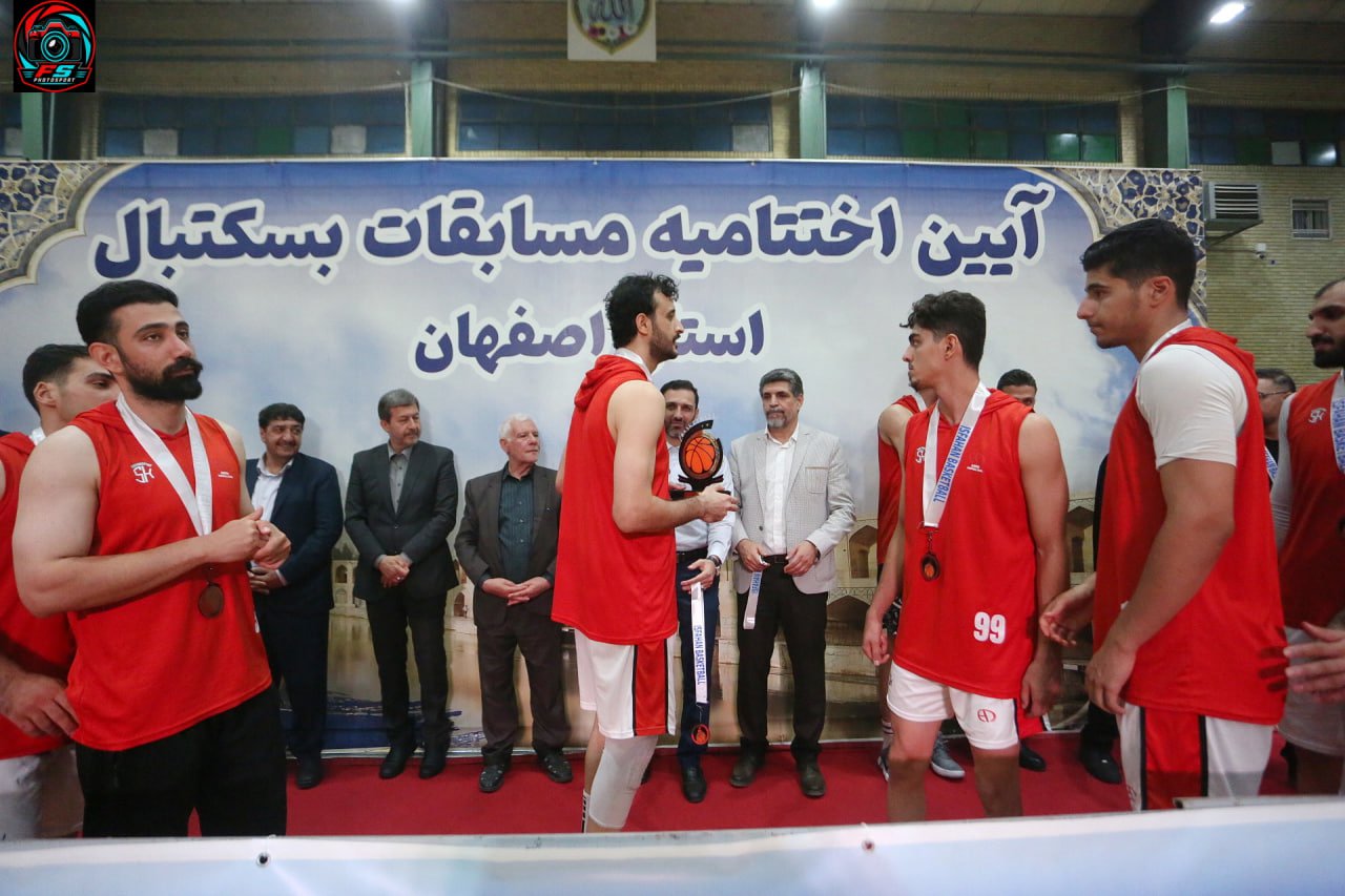  شهرداری خمینی‌شهر قهرمان شد/تجلیل از پیشکسوت بسکتبال 