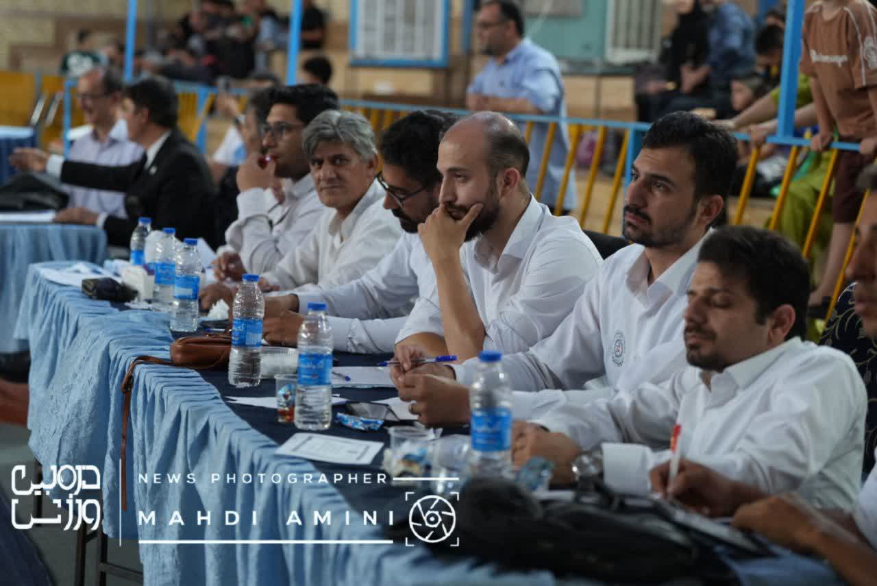 میزبان در جایگاه نخست ایستاد + تصاویر