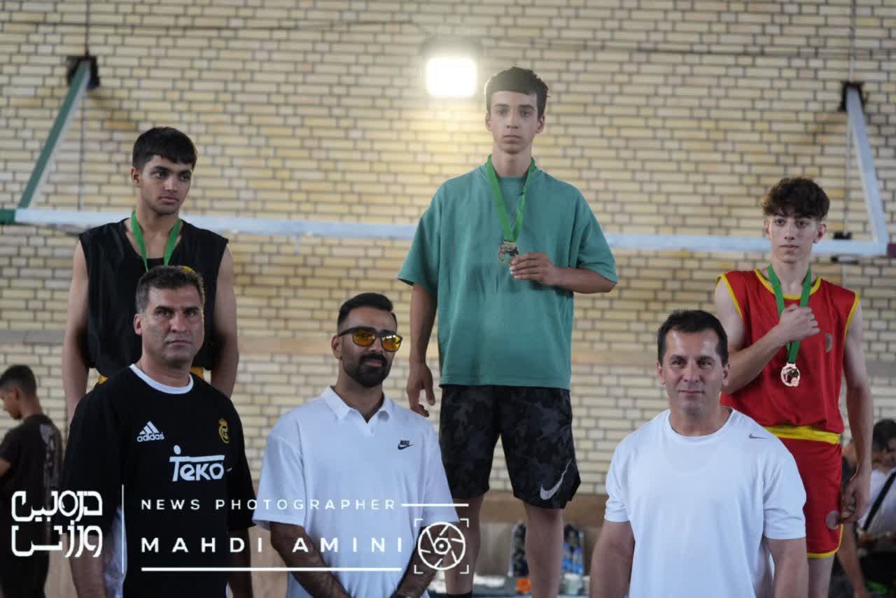 میزبان در جایگاه نخست ایستاد + تصاویر