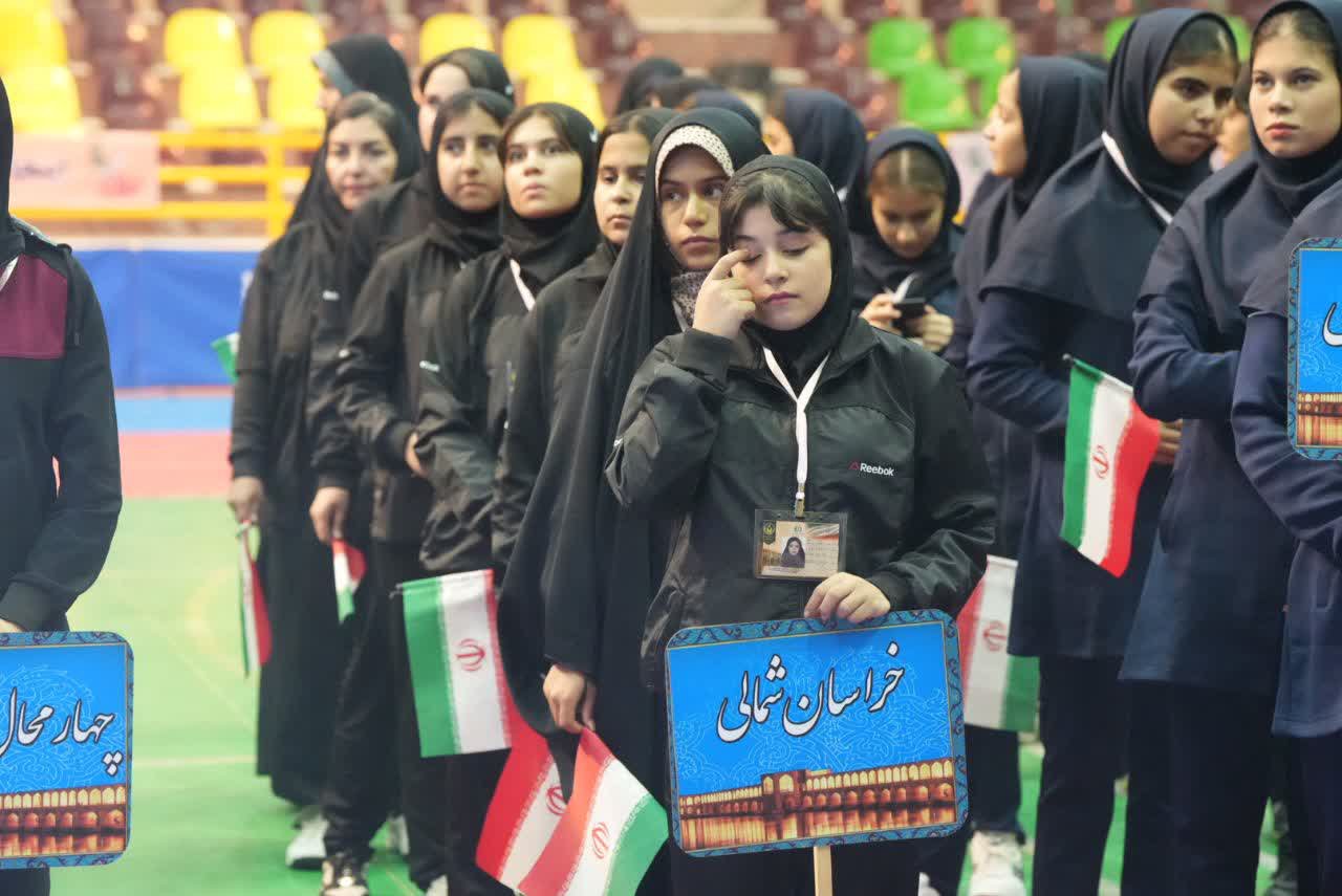 آغاز مسابقات مینی‌والیبال دختران به میزبانی کمیته امداد استان اصفهان+تصاویر 