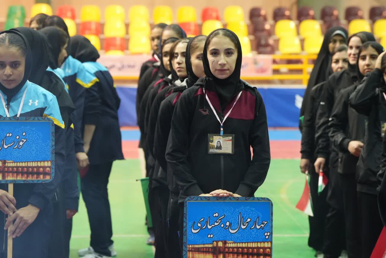 آغاز مسابقات مینی‌والیبال دختران به میزبانی کمیته امداد استان اصفهان+تصاویر 