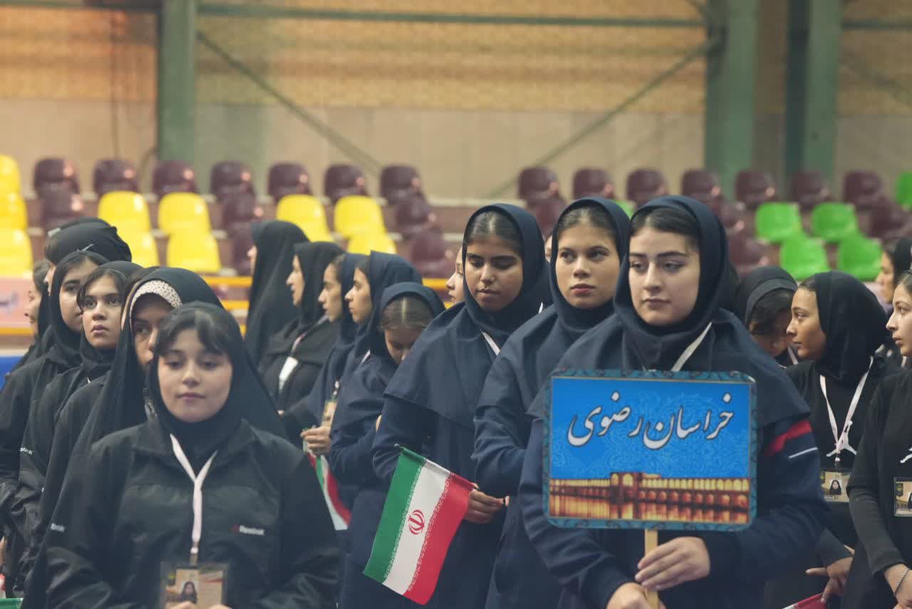 آغاز مسابقات مینی‌والیبال دختران به میزبانی کمیته امداد استان اصفهان+تصاویر 