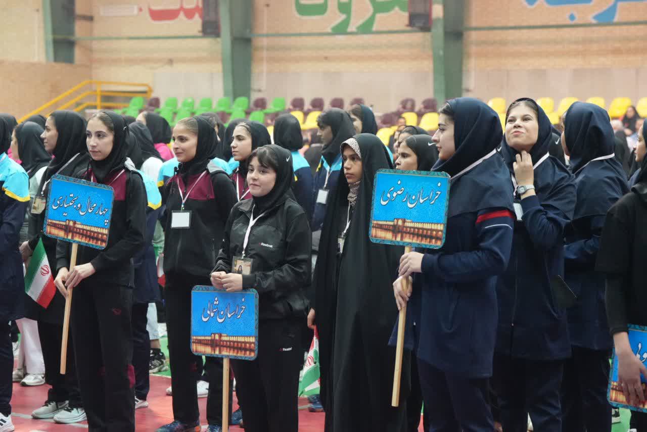 آغاز مسابقات مینی‌والیبال دختران به میزبانی کمیته امداد استان اصفهان+تصاویر 