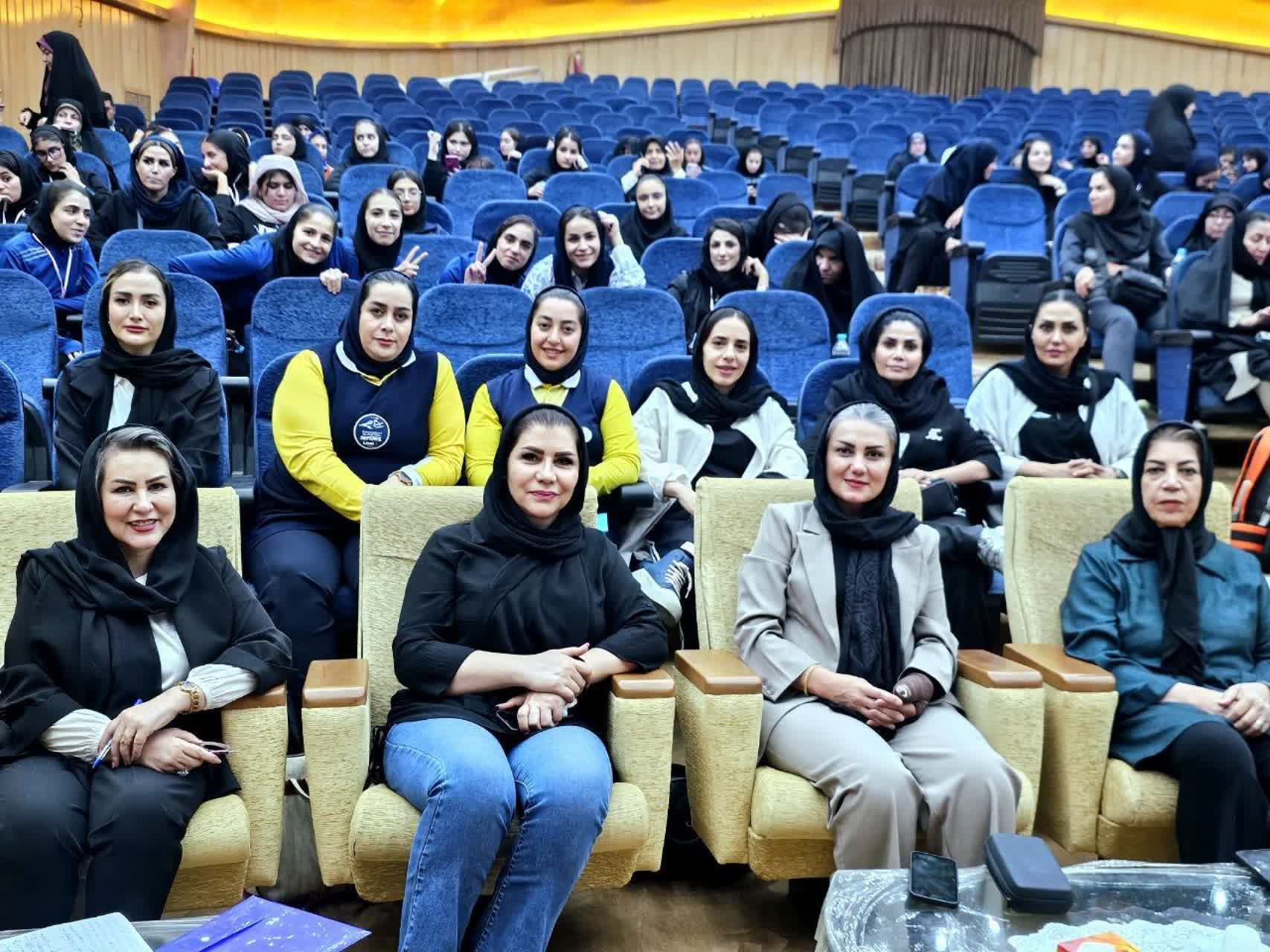اصفهان بر بام والیبال دختران ایران ایستاد اصفهان بر بام والیبال دختران ایران ایستاد