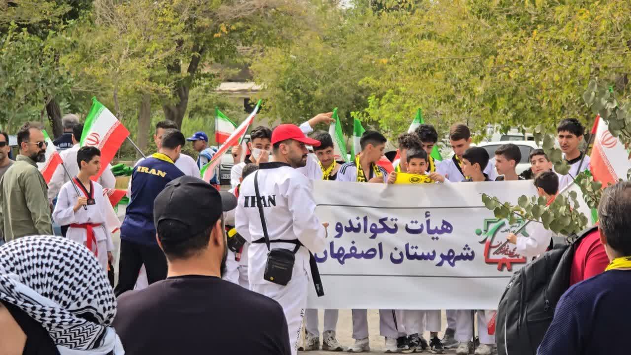 حضور پرشور جامعه ورزش و جوانان در رزمایش بزرگ «جان‌فدایان اصفهان نصف جهان»
